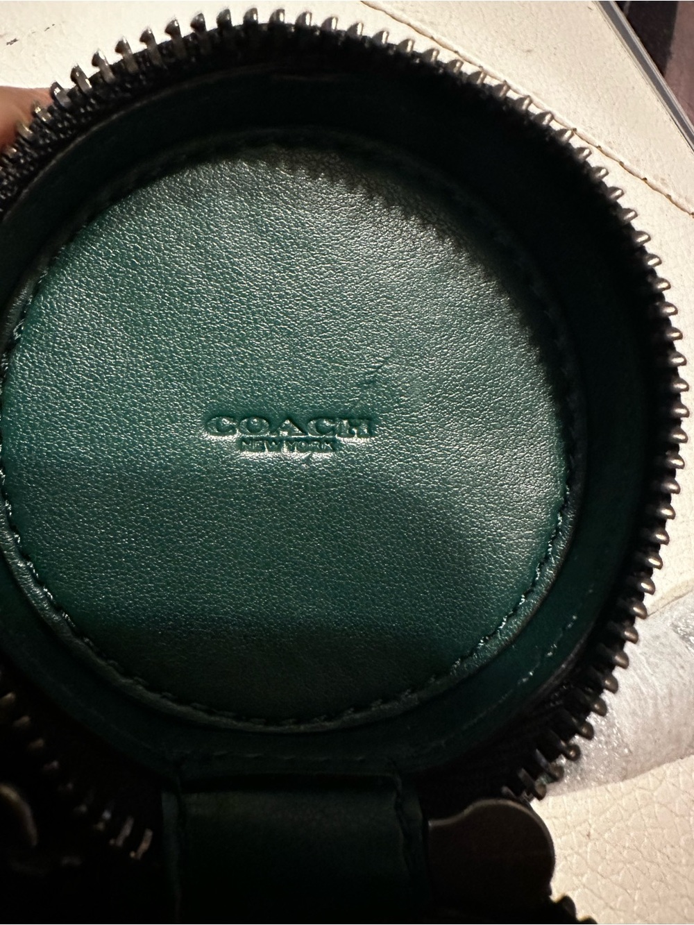 Coach Round Green Leather Multi Use Case with Keychain - Picture 5 of 6